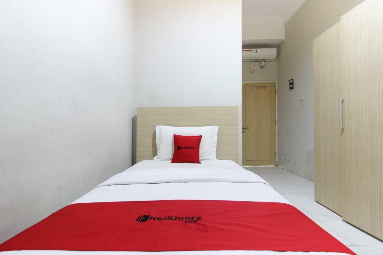 เรดดอร์ซ พลัส เนียร์ Upn ย้อกยาการ์ต้า 2 Hotel Maguwo ภายนอก รูปภาพ
